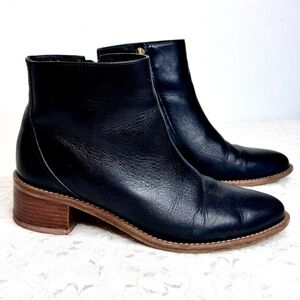 SOLUDOS Black Leather Ankle Booties 1.5” Heel Zipper Boots 7.5